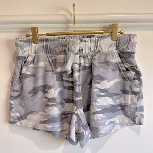 Splendid Camo Shorts size L